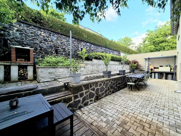 Vente                                                      Maison
                        
                                         111 m2                     à Clermont-Ferrand