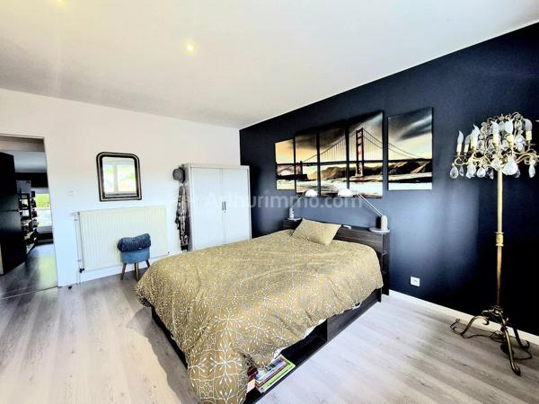 Vente                                                      Maison
                        
                                         111 m2                     à Clermont-Ferrand