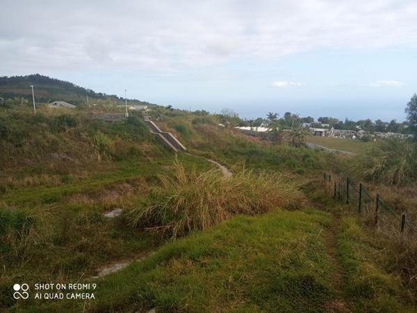 Terrain viabilisé et constructible de 515 m² situé au Plate St Leu