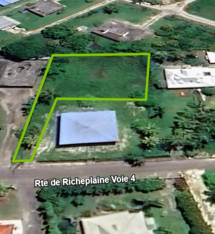 Beau terrain plat de 1 065 m² prêt à bâtir à SAINT ANNE
