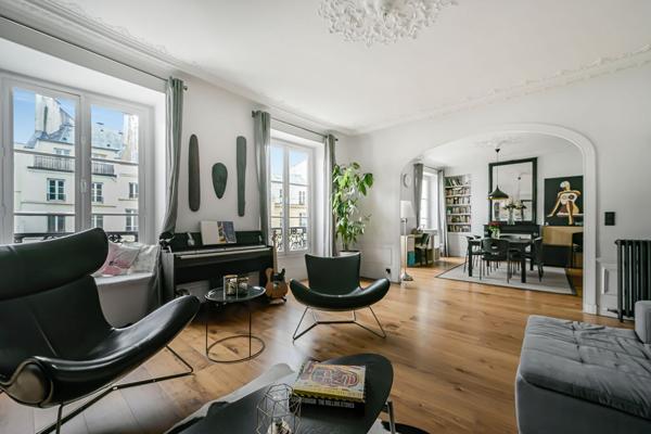 Entre la Place des Vosges et le village Saint Paul - Appartement baigné de lumière avec grande pièce de réception - PARIS