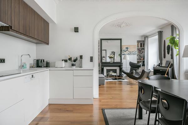 Entre la Place des Vosges et le village Saint Paul - Appartement baigné de lumière avec grande pièce de réception - PARIS