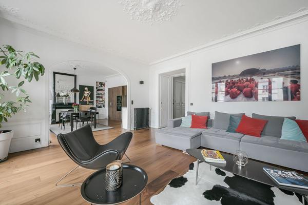 Entre la Place des Vosges et le village Saint Paul - Appartement baigné de lumière avec grande pièce de réception - PARIS