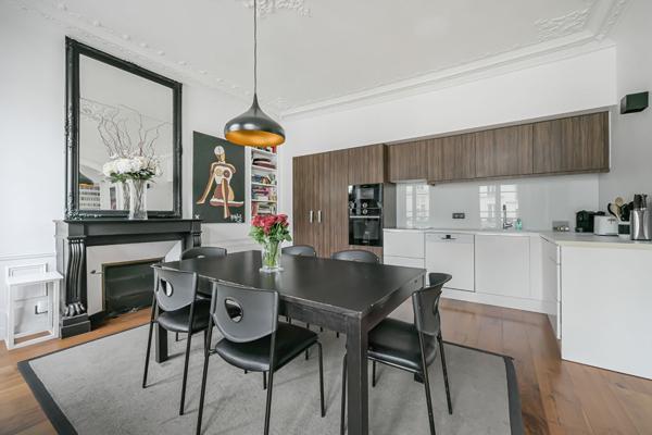 Entre la Place des Vosges et le village Saint Paul - Appartement baigné de lumière avec grande pièce de réception - PARIS