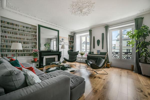 Entre la Place des Vosges et le village Saint Paul - Appartement baigné de lumière avec grande pièce de réception - PARIS
