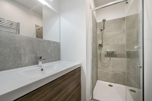 Entre la Place des Vosges et le village Saint Paul - Appartement baigné de lumière avec grande pièce de réception - PARIS