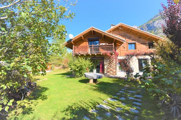 Chalet familial à Val-des-Prés, terrasse, balcon et jardin de 1405 m²