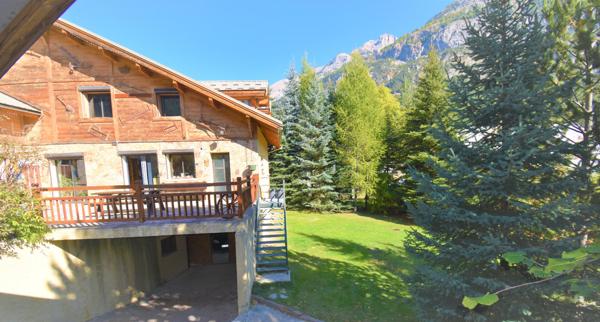 Chalet familial à Val-des-Prés, terrasse, balcon et jardin de 1405 m²