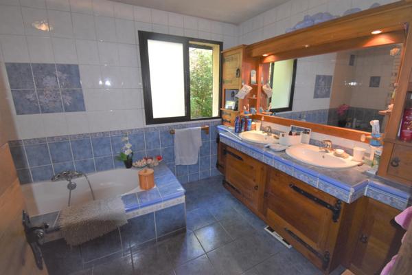 Chalet familial à Val-des-Prés, terrasse, balcon et jardin de 1405 m²