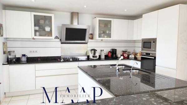 Résidence de 303 m², 5 chambres, séjour 50m²