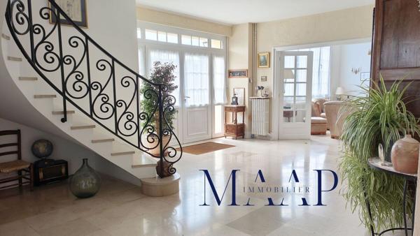 Résidence de 303 m², 5 chambres, séjour 50m²