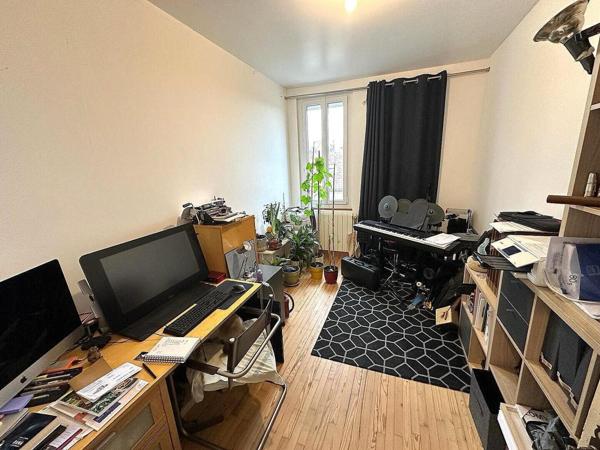 Maison de village avec garage et jardin