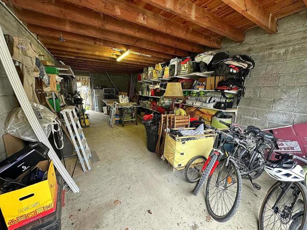 Maison de village avec garage et jardin