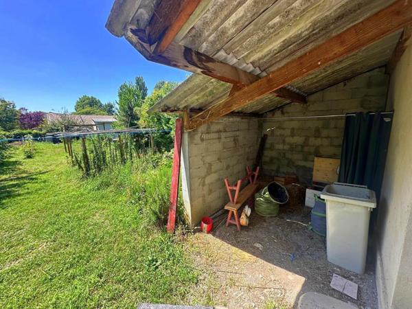 Maison de village avec garage et jardin