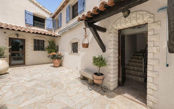Maison à vendre    5 pièces •  Mougins