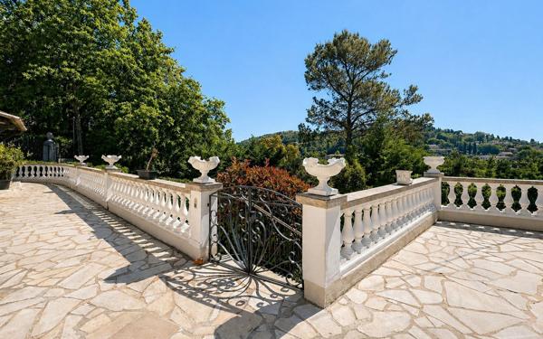 Maison à vendre    5 pièces •  Mougins