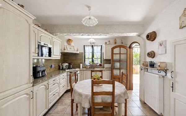 Maison à vendre    5 pièces •  Mougins