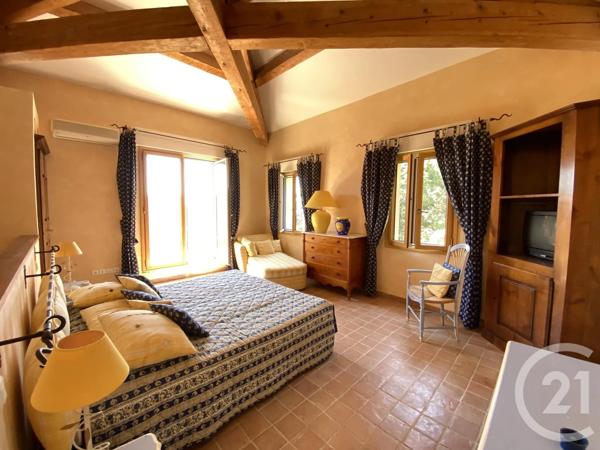Maison à vendre  13 pièces - 750 m 2   LES ISSAMBRES  - 83