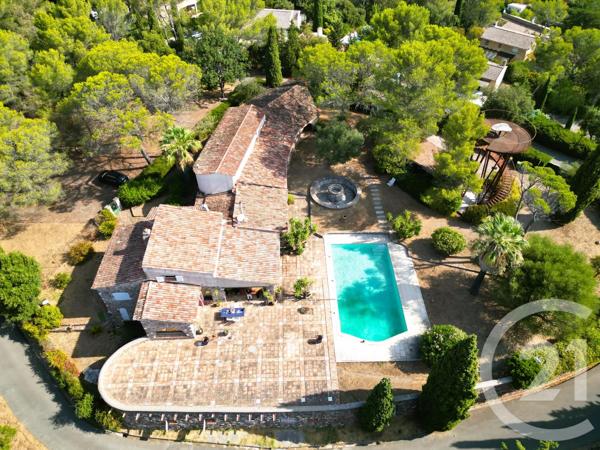 Maison à vendre  13 pièces - 750 m 2   LES ISSAMBRES  - 83