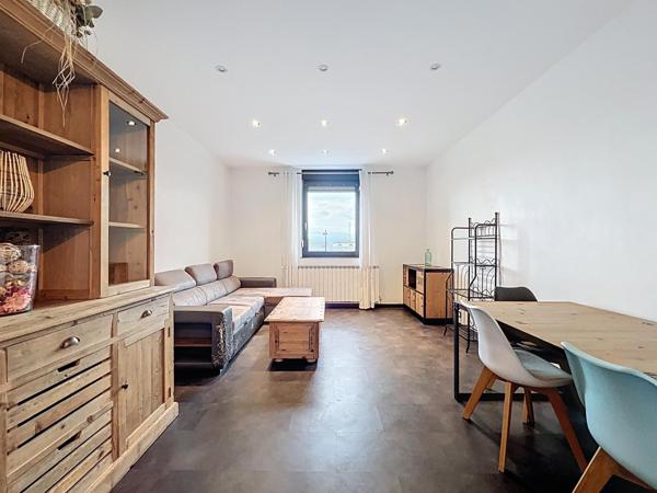 Magnifique appartement lumineux avec jardin privatif à Hagondange, proche gare et Ballastière