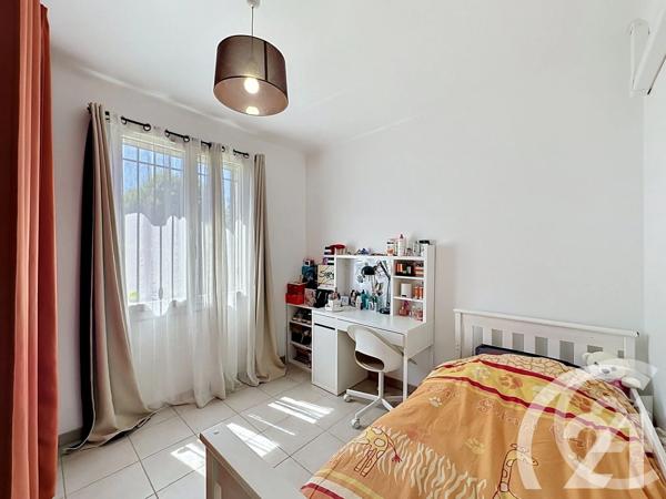 Maison à vendre  5 pièces - 95 m 2   CHEVAL BLANC  - 84