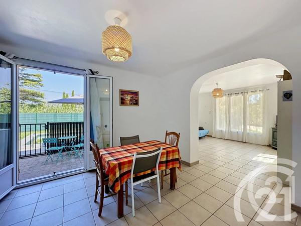 Maison à vendre  5 pièces - 95 m 2   CHEVAL BLANC  - 84