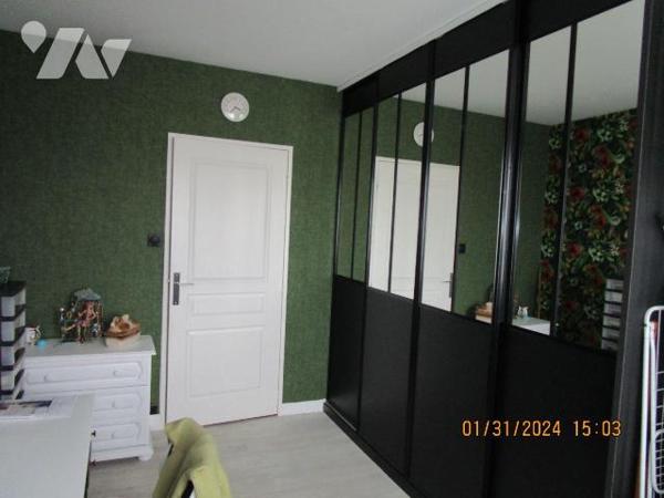 Secteur très calme : 
Maison d'habitation en excellent état d'entretien, construite en 1977, c...