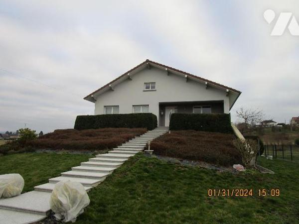 Secteur très calme : 
Maison d'habitation en excellent état d'entretien, construite en 1977, c...