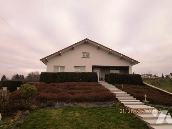 Secteur très calme : 
Maison d'habitation en excellent état d'entretien, construite en 1977, c...