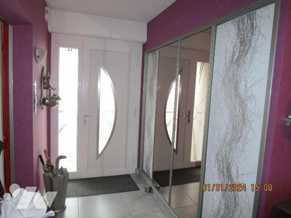 Secteur très calme : 
Maison d'habitation en excellent état d'entretien, construite en 1977, c...