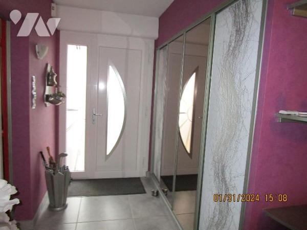 Secteur très calme : 
Maison d'habitation en excellent état d'entretien, construite en 1977, c...