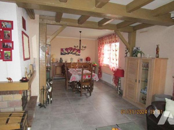 Secteur très calme : 
Maison d'habitation en excellent état d'entretien, construite en 1977, c...