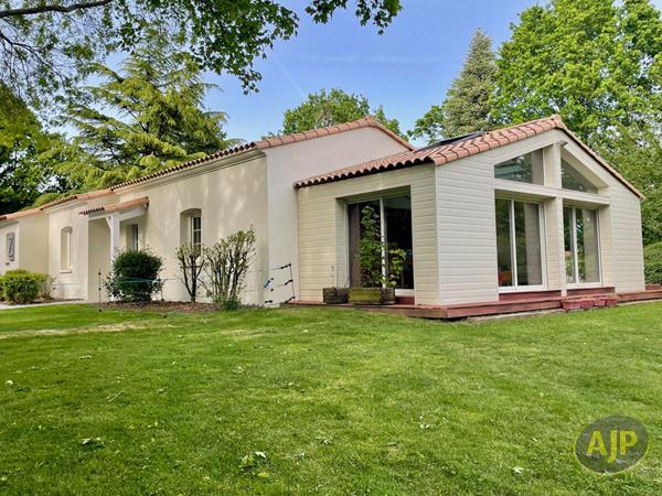 Vente maison Aizenay : 428 450 € - AJP Immobilier La Roche-sur-Yon