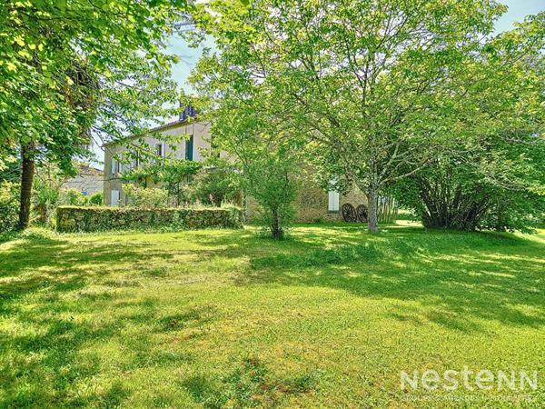 A Vendre Maison en pierre de 210 m² avec jardin et dépendances entre Condom et Nérac