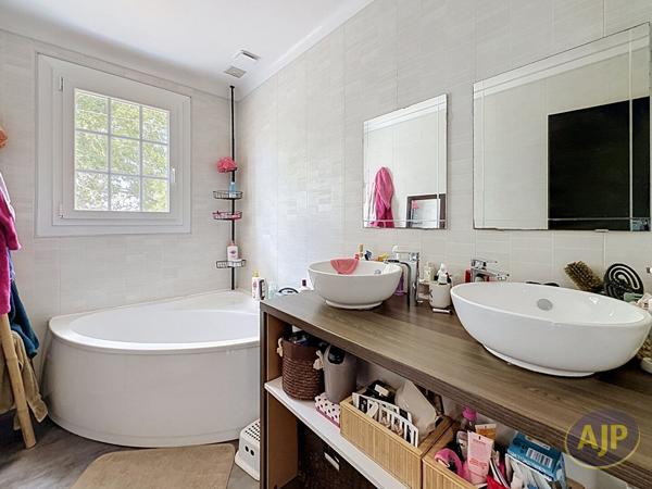 Maison à vendre Sallertaine - 5 pièces, 87m² avec 3 chambre(s) à 253 900€ - AJP Immobilier Challans