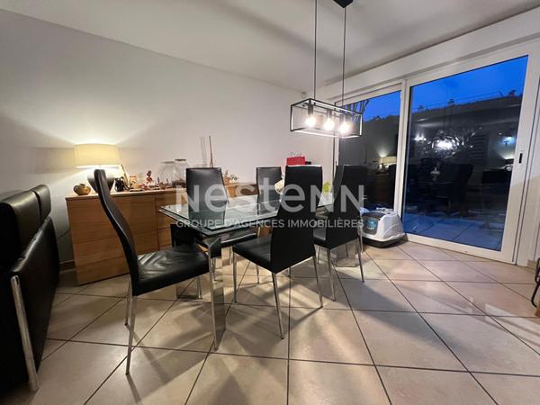 Maison familiale de 106 m2 avec 6 pièces située dans le bourg d'Igny jardin, A deux pas des commerces, de l'école Saint Nicolas, du collège Emile Zola. Proche ligne V et RER B gare Massy TGV. Proche Saclay et Vélizy