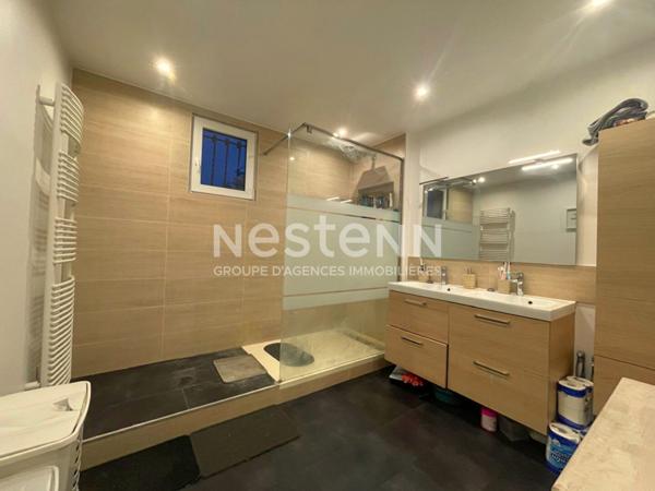 Maison familiale de 106 m2 avec 6 pièces située dans le bourg d'Igny jardin, A deux pas des commerces, de l'école Saint Nicolas, du collège Emile Zola. Proche ligne V et RER B gare Massy TGV. Proche Saclay et Vélizy