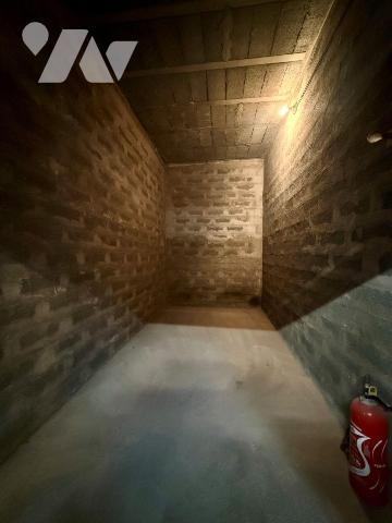 PARC DROMEL .
Box fermé en sous-sol.
Electricité dans le box, serrure changée récemment.

P...