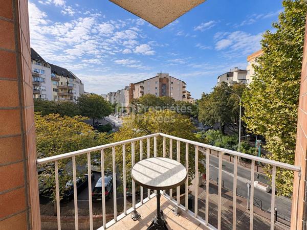94000 CRÉTEIL PORT - APPARTEMENT 5 PIÈCES RÉNOVÉ DE 80 M² - 3 CHAMBRES + BALCON + PARKING, VUE PORT