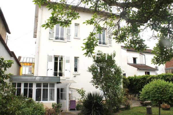 Magnifique maison bourgeoise avec parc arboré - garage
