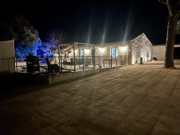 À vendre à Suze-La-Rousse (26) : villa avec piscine  Suze-la-Rousse (26790)