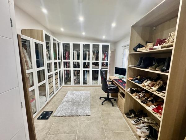 À vendre à Suze-La-Rousse (26) : villa avec piscine  Suze-la-Rousse (26790)