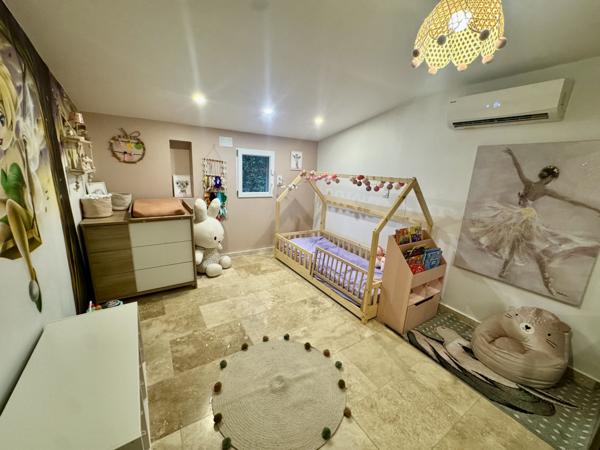 À vendre à Suze-La-Rousse (26) : villa avec piscine  Suze-la-Rousse (26790)