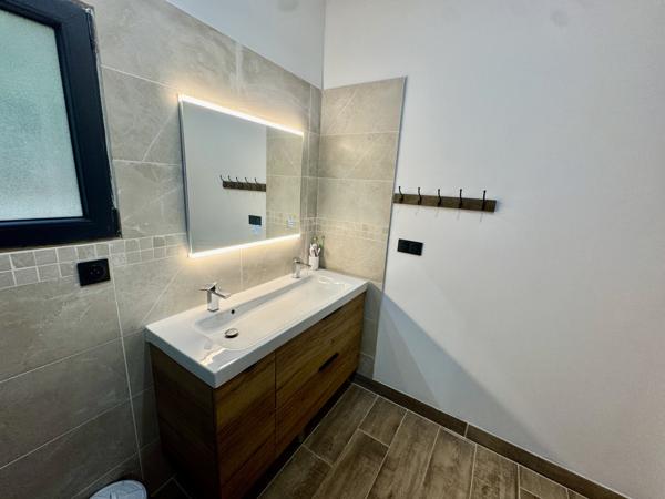 À vendre à Suze-La-Rousse (26) : villa avec piscine  Suze-la-Rousse (26790)