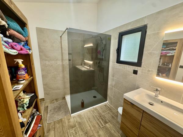 À vendre à Suze-La-Rousse (26) : villa avec piscine  Suze-la-Rousse (26790)