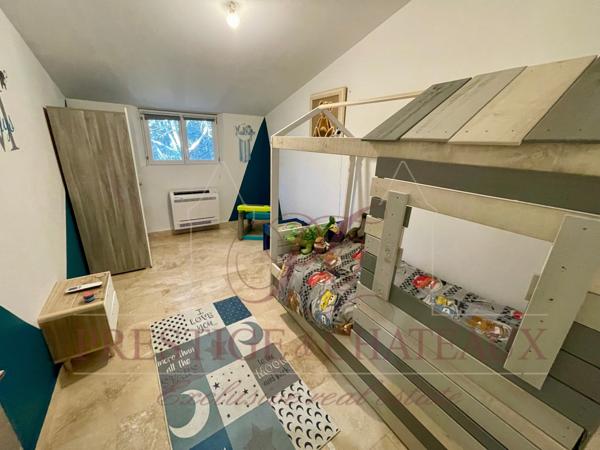 À vendre à Suze-La-Rousse (26) : villa avec piscine  Suze-la-Rousse (26790)