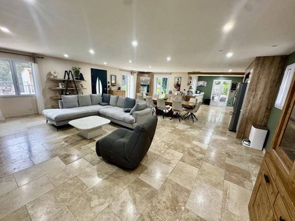 À vendre à Suze-La-Rousse (26) : villa avec piscine  Suze-la-Rousse (26790)