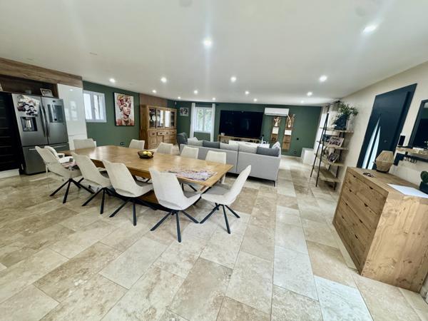 À vendre à Suze-La-Rousse (26) : villa avec piscine  Suze-la-Rousse (26790)