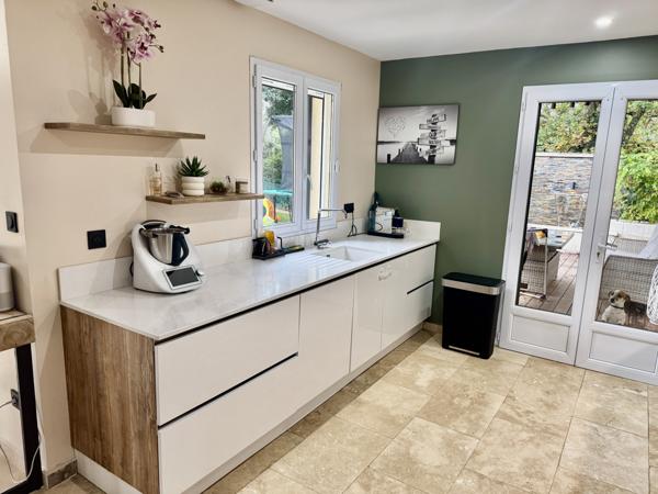 À vendre à Suze-La-Rousse (26) : villa avec piscine  Suze-la-Rousse (26790)