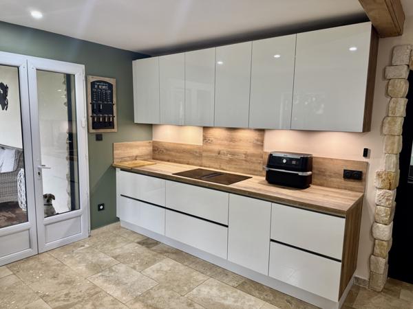 À vendre à Suze-La-Rousse (26) : villa avec piscine  Suze-la-Rousse (26790)